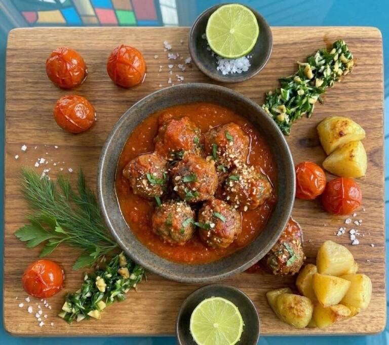Albóndigas Caseras en Salsa de Tomate