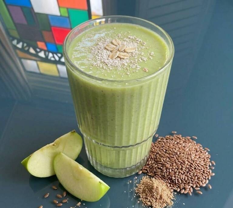 Batido de manzana verde, avena y linaza