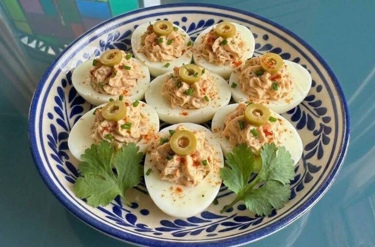 Huevos rellenos de atún