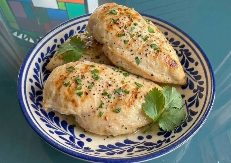 Usando esta imagen de ejemplo podrías crear en tamaño 1080p por 1080p una imagen para Pollo a la plancha tierno y sabroso