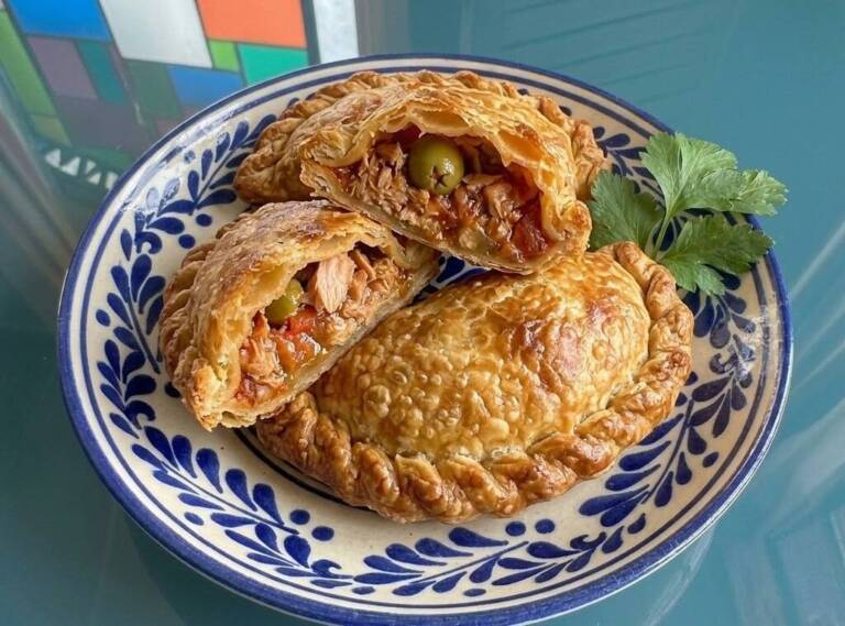 Empanada de Atún clásica, jugosa y crujiente